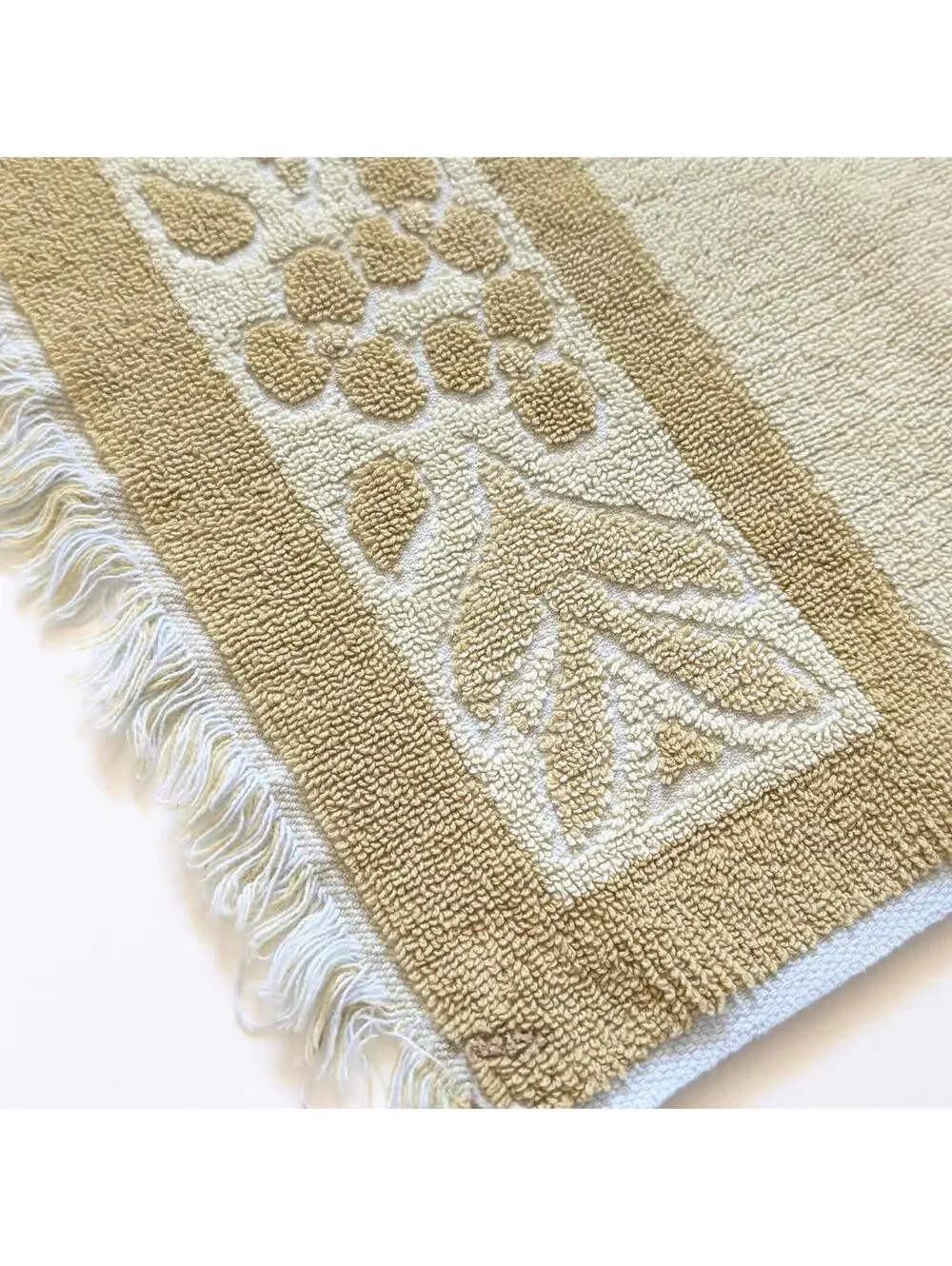 1970s Vintage Stevens Utica Fingertip Towel